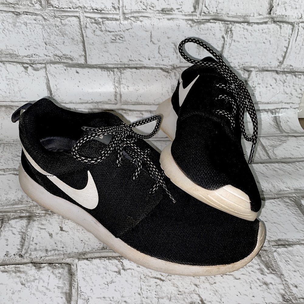 Women’s Nike sneakers